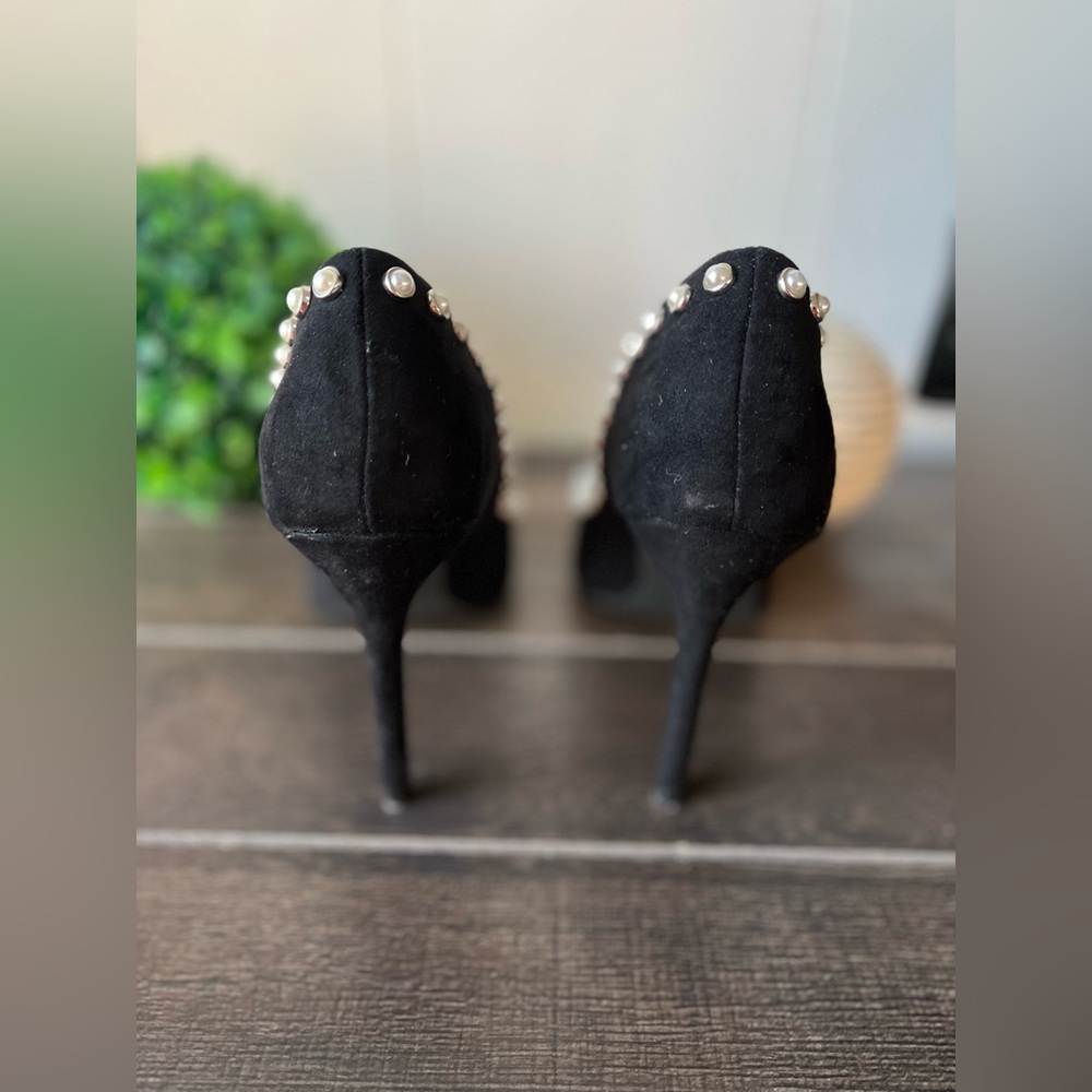 Penny Loves Kenny Ozzie Women’s Stiletto Pumps Black Faux Suede Faux Pearls Sz8M - Picture 4 of 9